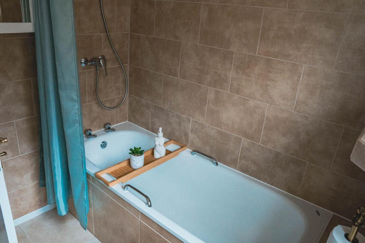 2 Bed House, Sleeps 6, Dog Friendly, Close To A14 M11, With Garden & Parking Long Stay Work Contractor Leisure, Jade Cambridge-i reptér Kültér fotó