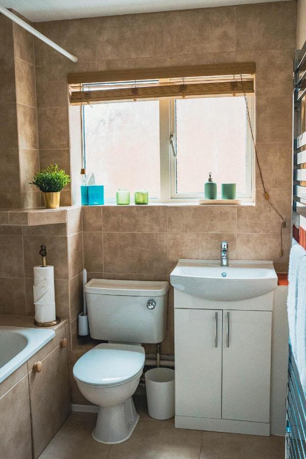 2 Bed House, Sleeps 6, Dog Friendly, Close To A14 M11, With Garden & Parking Long Stay Work Contractor Leisure, Jade Cambridge-i reptér Kültér fotó