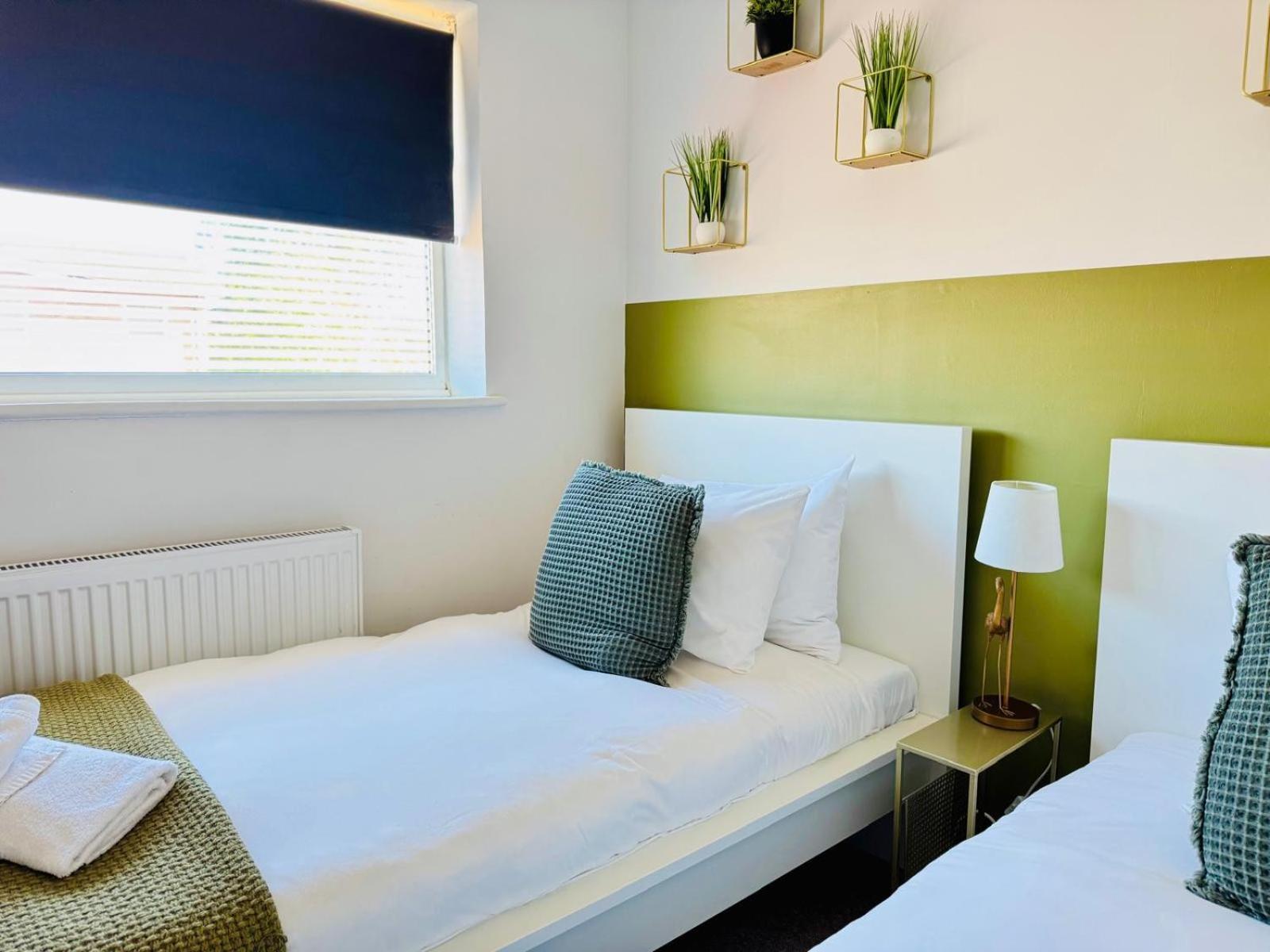2 Bed House, Sleeps 6, Dog Friendly, Close To A14 M11, With Garden & Parking Long Stay Work Contractor Leisure, Jade Cambridge-i reptér Kültér fotó