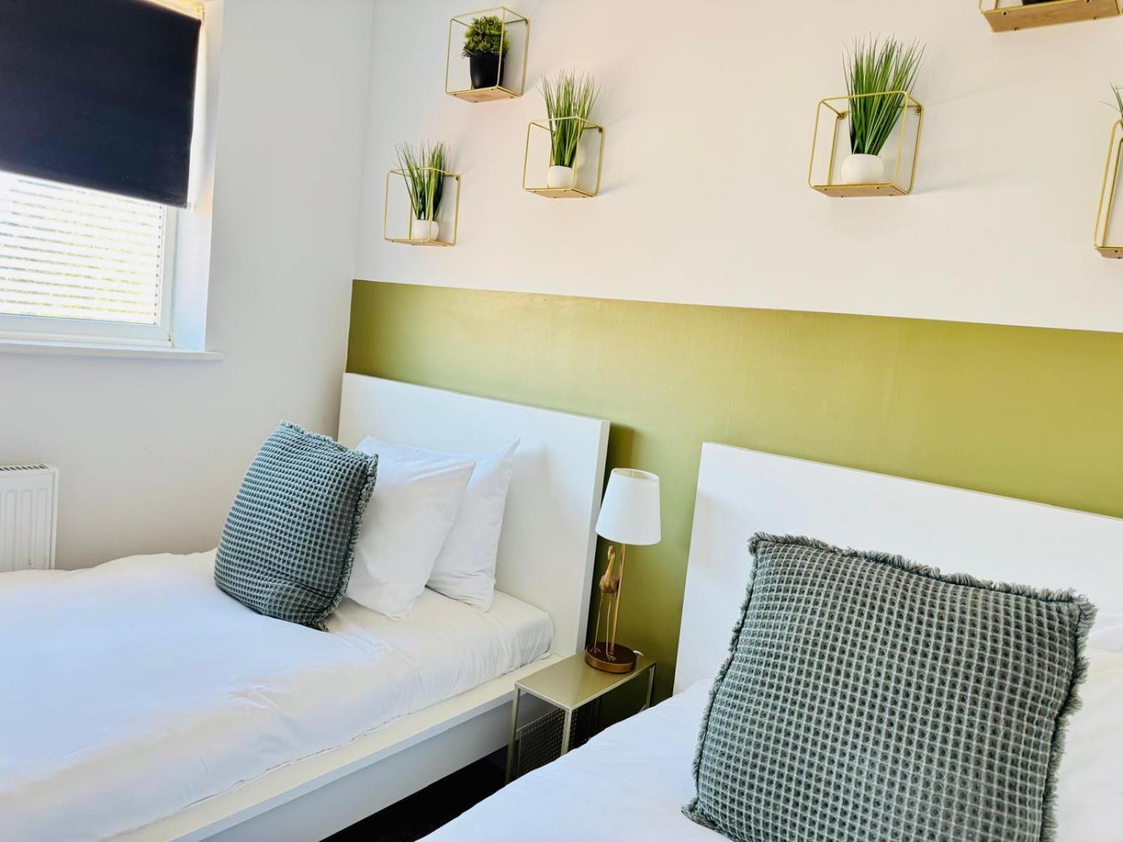 2 Bed House, Sleeps 6, Dog Friendly, Close To A14 M11, With Garden & Parking Long Stay Work Contractor Leisure, Jade Cambridge-i reptér Kültér fotó