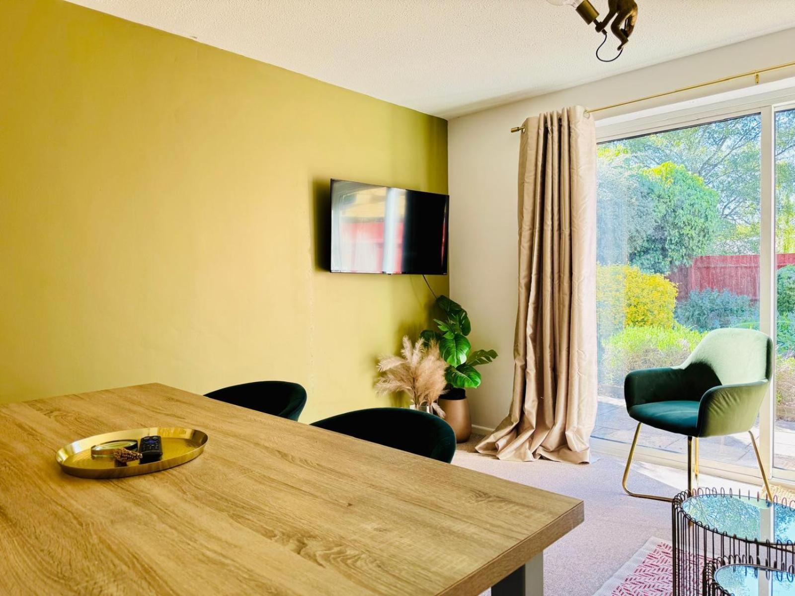 2 Bed House, Sleeps 6, Dog Friendly, Close To A14 M11, With Garden & Parking Long Stay Work Contractor Leisure, Jade Cambridge-i reptér Kültér fotó