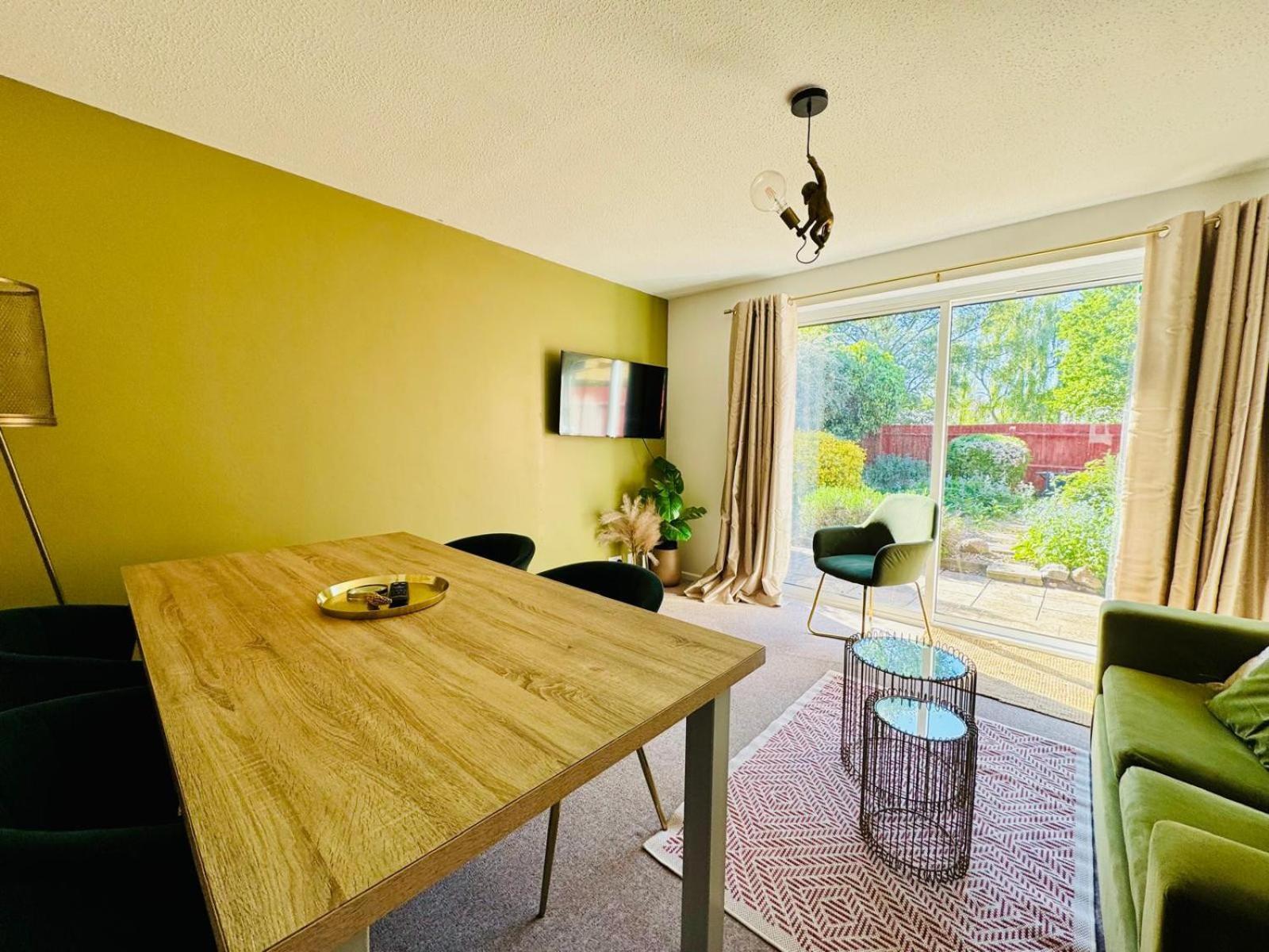 2 Bed House, Sleeps 6, Dog Friendly, Close To A14 M11, With Garden & Parking Long Stay Work Contractor Leisure, Jade Cambridge-i reptér Kültér fotó