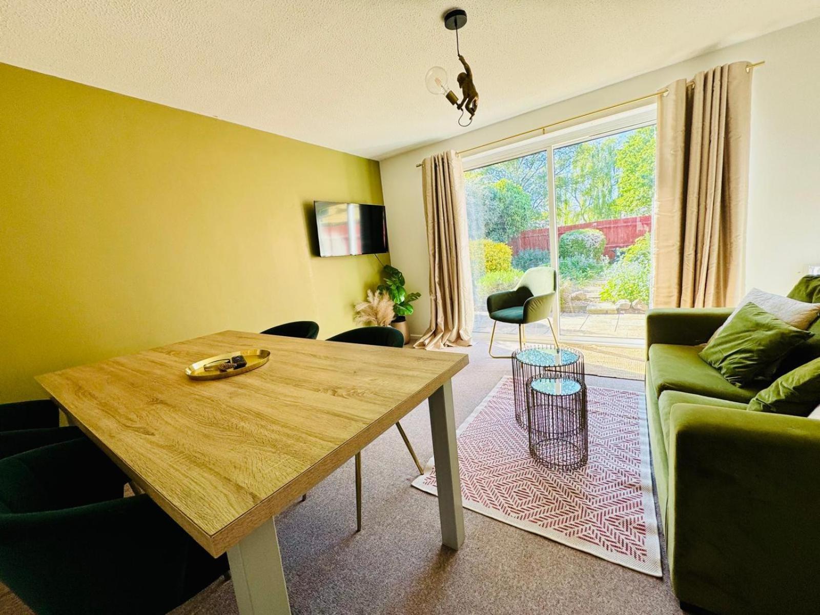 2 Bed House, Sleeps 6, Dog Friendly, Close To A14 M11, With Garden & Parking Long Stay Work Contractor Leisure, Jade Cambridge-i reptér Kültér fotó