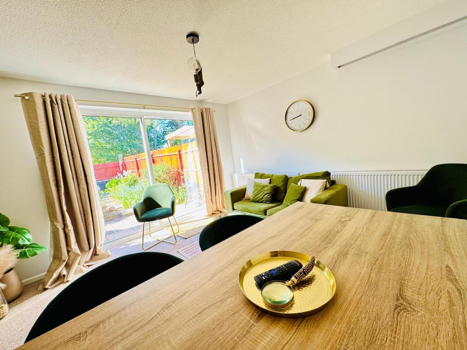 2 Bed House, Sleeps 6, Dog Friendly, Close To A14 M11, With Garden & Parking Long Stay Work Contractor Leisure, Jade Cambridge-i reptér Kültér fotó