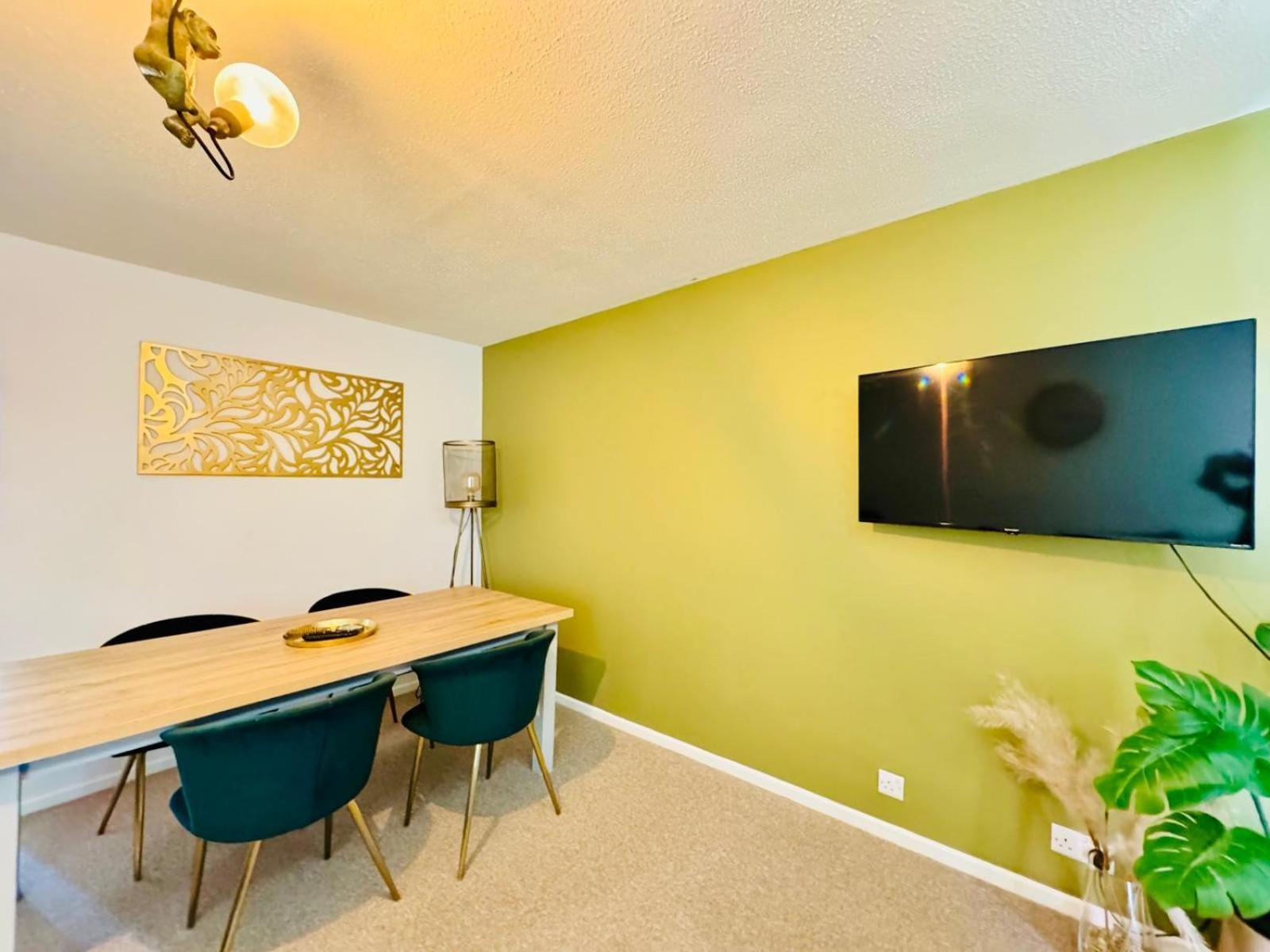 2 Bed House, Sleeps 6, Dog Friendly, Close To A14 M11, With Garden & Parking Long Stay Work Contractor Leisure, Jade Cambridge-i reptér Kültér fotó