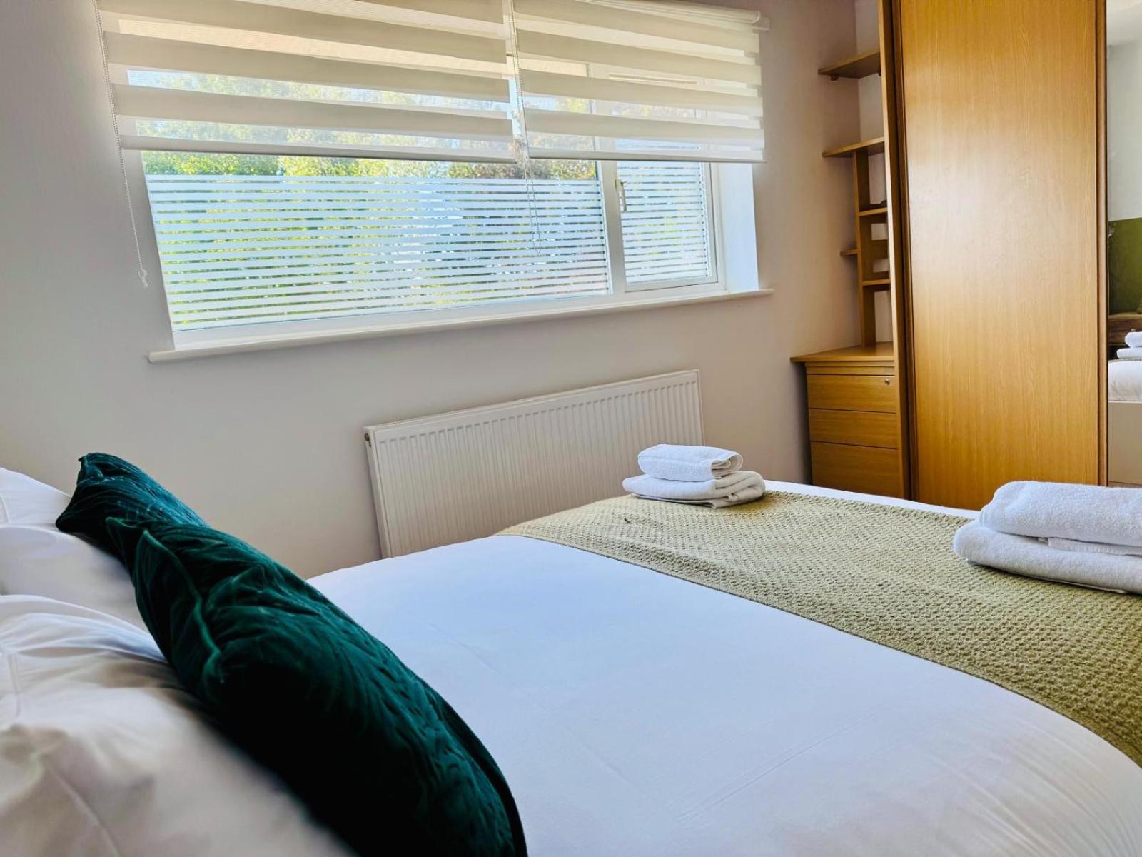 2 Bed House, Sleeps 6, Dog Friendly, Close To A14 M11, With Garden & Parking Long Stay Work Contractor Leisure, Jade Cambridge-i reptér Kültér fotó