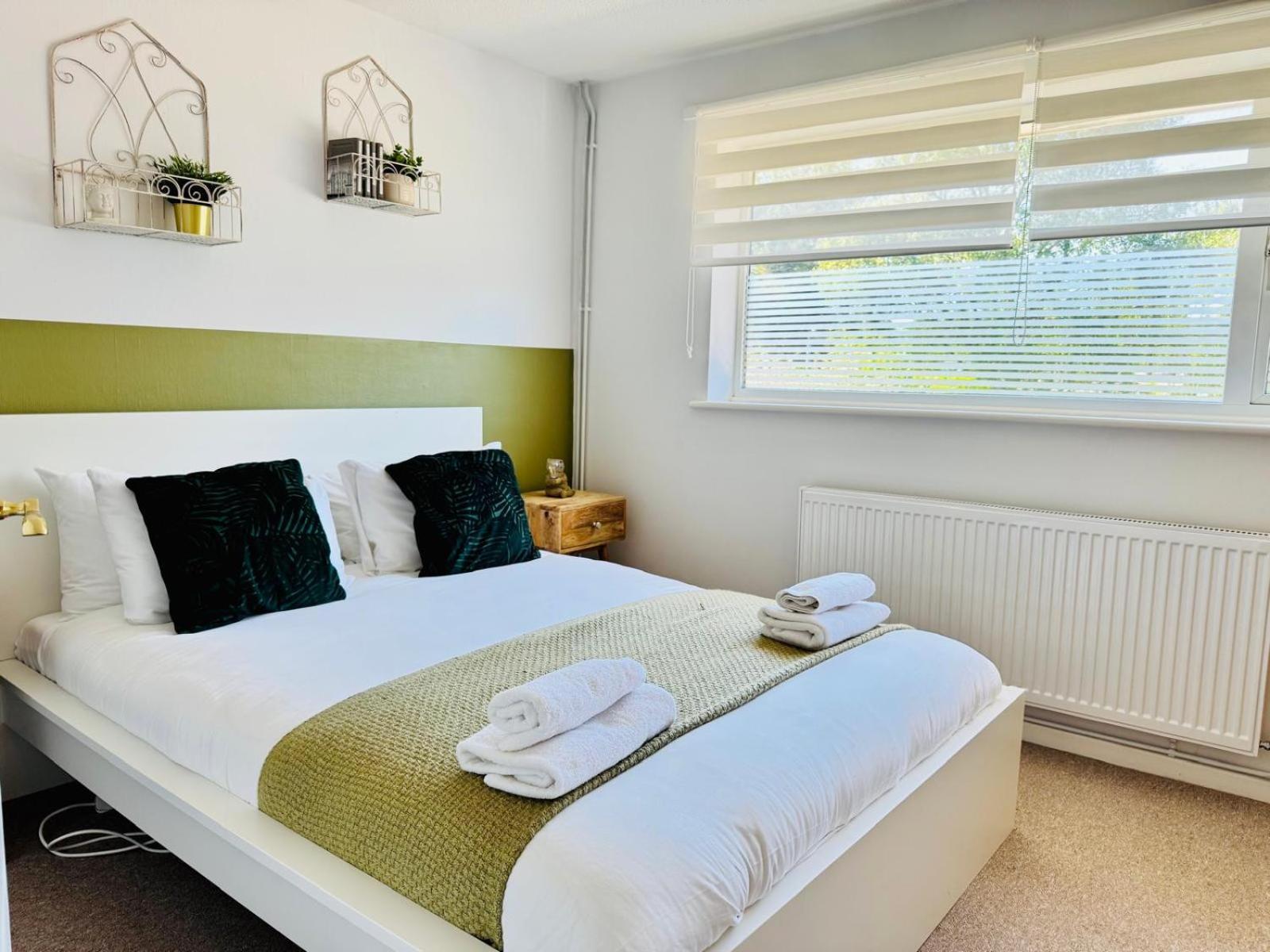 2 Bed House, Sleeps 6, Dog Friendly, Close To A14 M11, With Garden & Parking Long Stay Work Contractor Leisure, Jade Cambridge-i reptér Kültér fotó