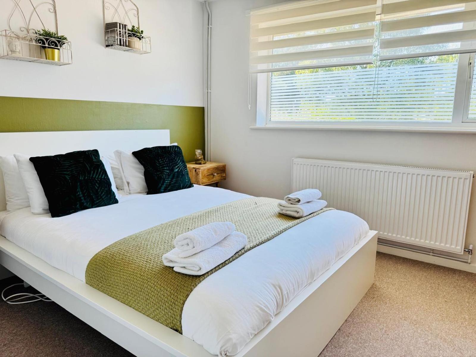 2 Bed House, Sleeps 6, Dog Friendly, Close To A14 M11, With Garden & Parking Long Stay Work Contractor Leisure, Jade Cambridge-i reptér Kültér fotó