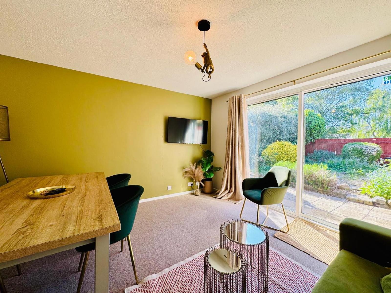 2 Bed House, Sleeps 6, Dog Friendly, Close To A14 M11, With Garden & Parking Long Stay Work Contractor Leisure, Jade Cambridge-i reptér Kültér fotó