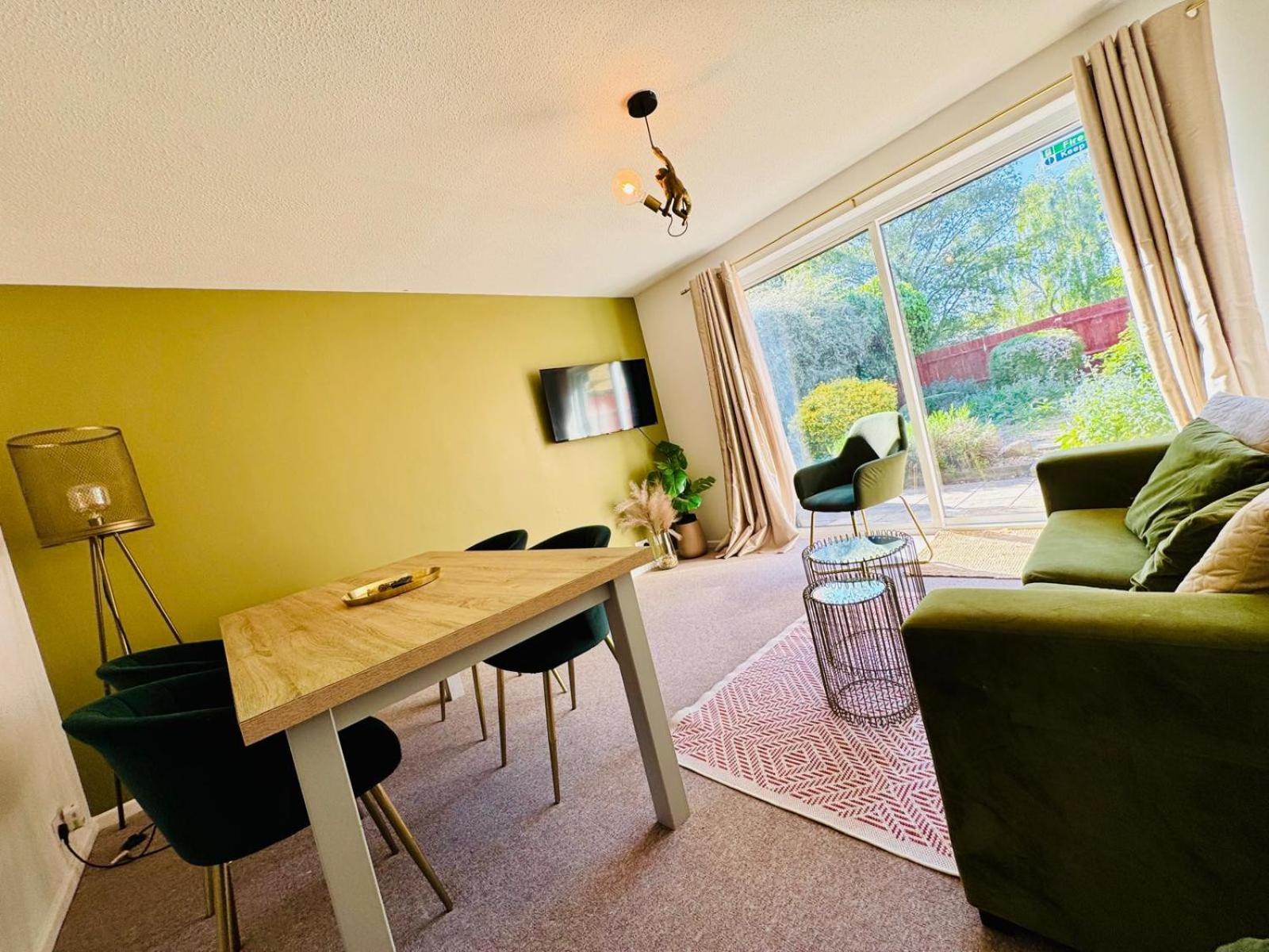 2 Bed House, Sleeps 6, Dog Friendly, Close To A14 M11, With Garden & Parking Long Stay Work Contractor Leisure, Jade Cambridge-i reptér Kültér fotó