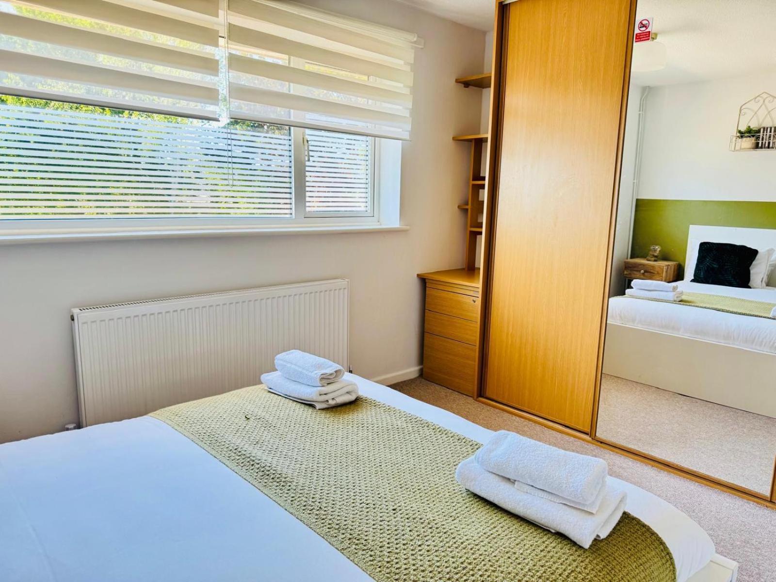 2 Bed House, Sleeps 6, Dog Friendly, Close To A14 M11, With Garden & Parking Long Stay Work Contractor Leisure, Jade Cambridge-i reptér Kültér fotó