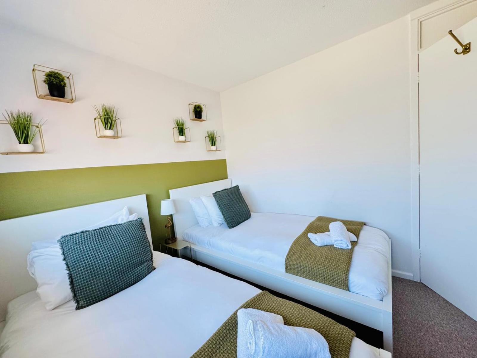 2 Bed House, Sleeps 6, Dog Friendly, Close To A14 M11, With Garden & Parking Long Stay Work Contractor Leisure, Jade Cambridge-i reptér Kültér fotó