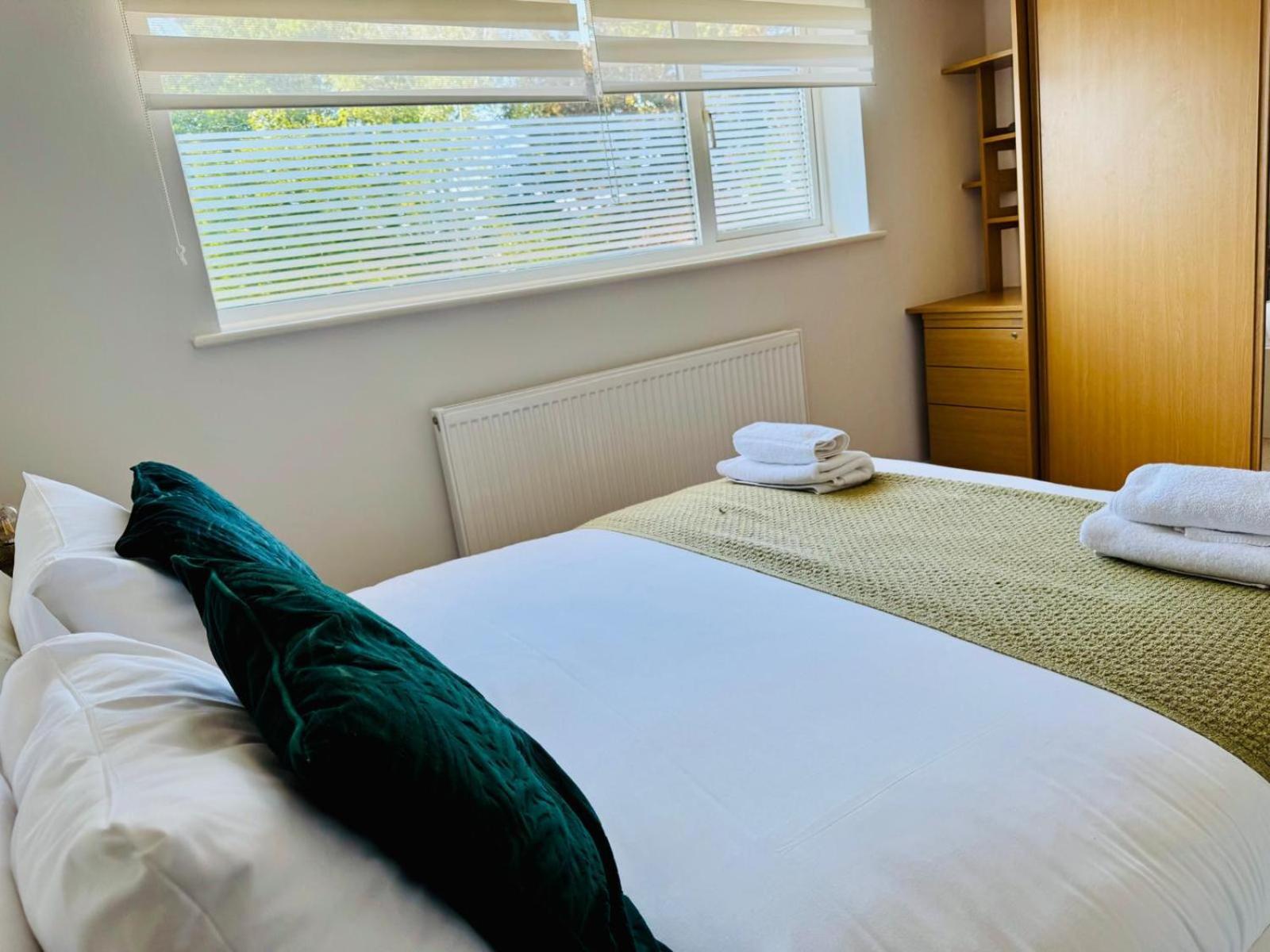 2 Bed House, Sleeps 6, Dog Friendly, Close To A14 M11, With Garden & Parking Long Stay Work Contractor Leisure, Jade Cambridge-i reptér Kültér fotó