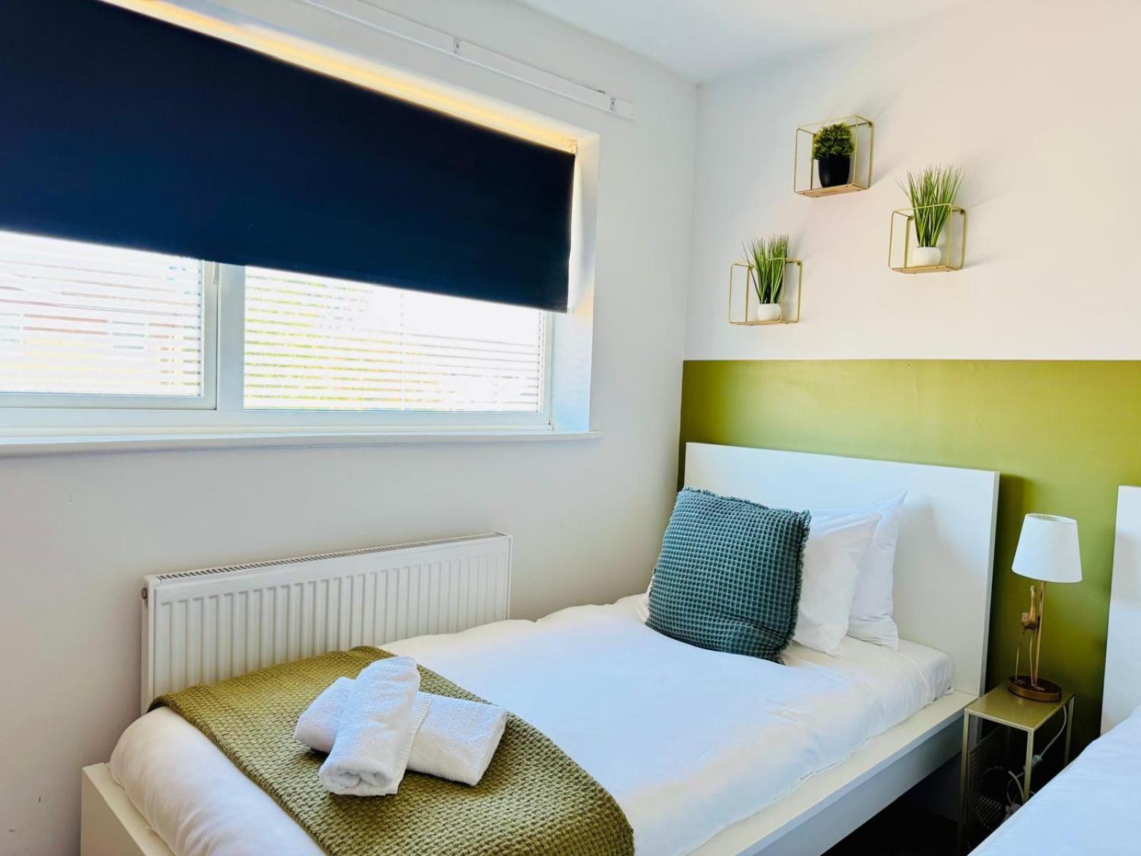 2 Bed House, Sleeps 6, Dog Friendly, Close To A14 M11, With Garden & Parking Long Stay Work Contractor Leisure, Jade Cambridge-i reptér Kültér fotó