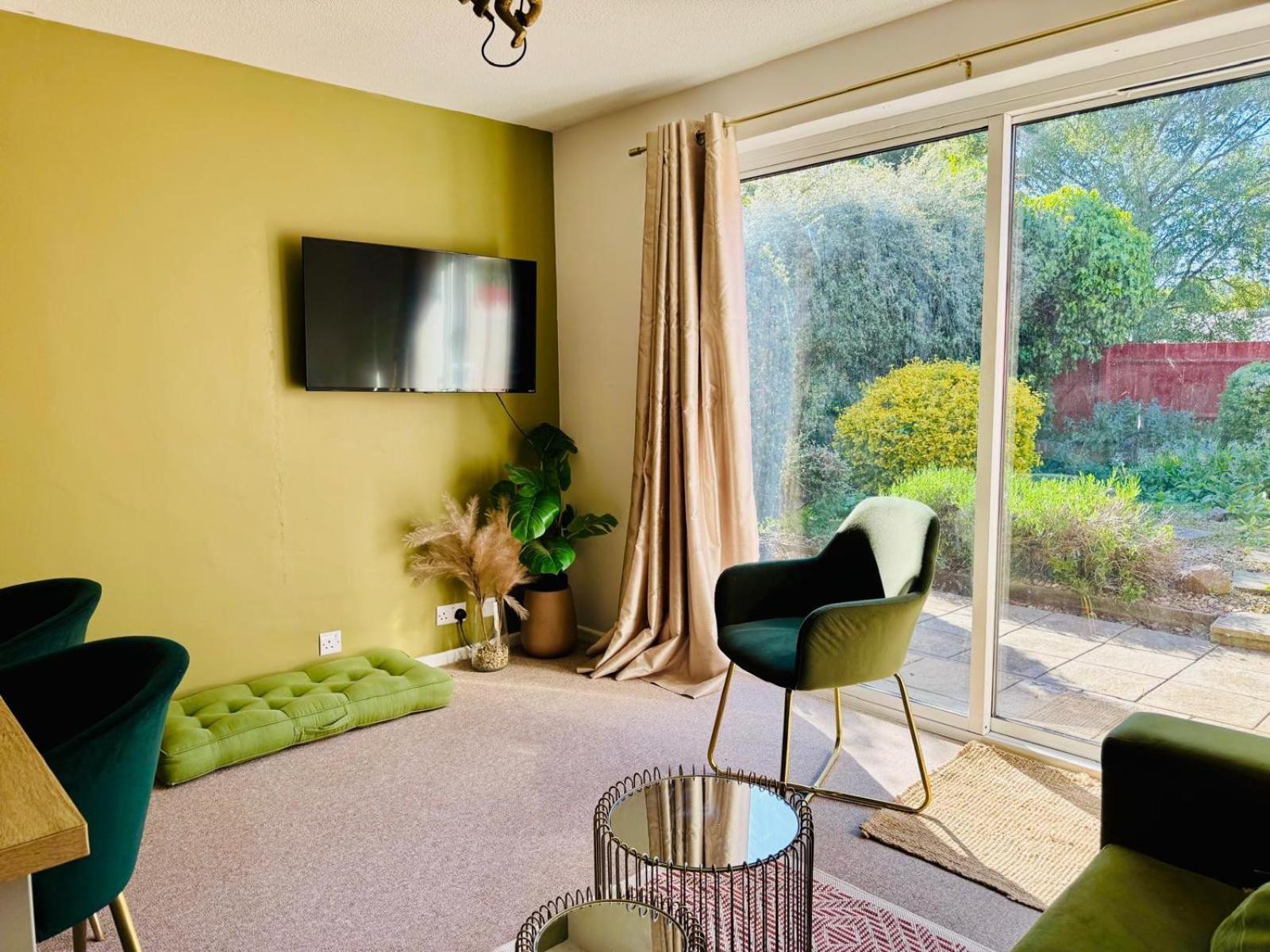2 Bed House, Sleeps 6, Dog Friendly, Close To A14 M11, With Garden & Parking Long Stay Work Contractor Leisure, Jade Cambridge-i reptér Kültér fotó